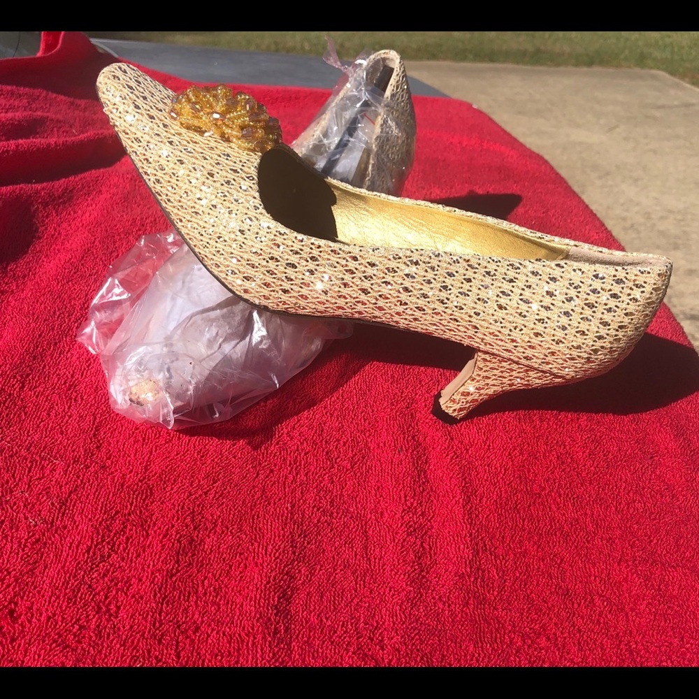 Gold dress shoe